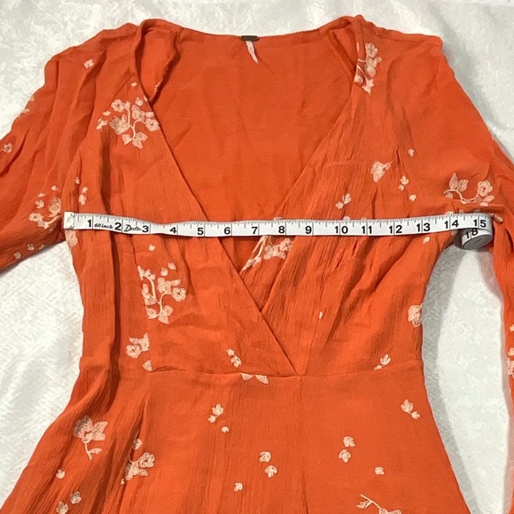 Free People Boho Floral Mini Dress Orange Bell Sleeve Surplice V-Neck Size 0 - Picture 7 of 12